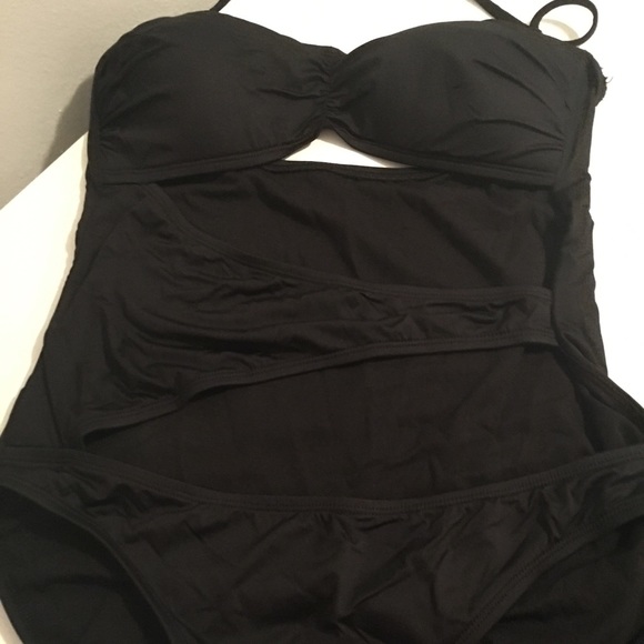 Black swimsuit - Picture 1 of 2